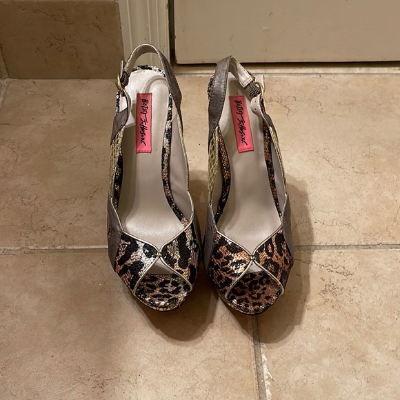 High heels - Picture 1 of 5